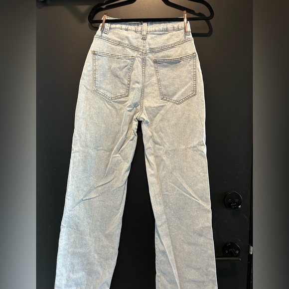 Light wash jeans with pockets - Picture 2 of 2